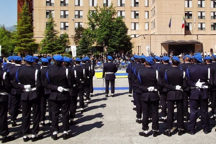 Revisione dei ruoli e delle carriere del personale delle Forze di polizia